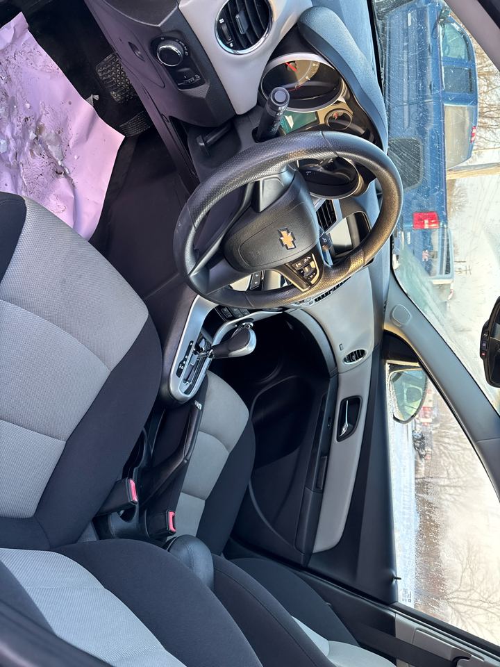 Chevrolet Cruze 4dr Sdn LS 2012
