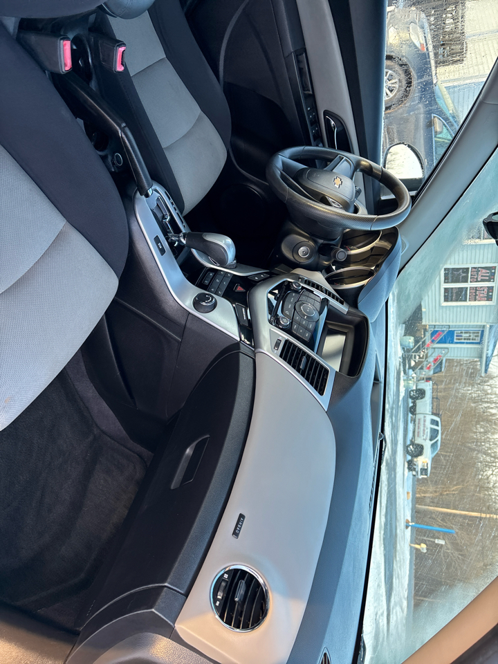 Chevrolet Cruze 4dr Sdn LS 2012