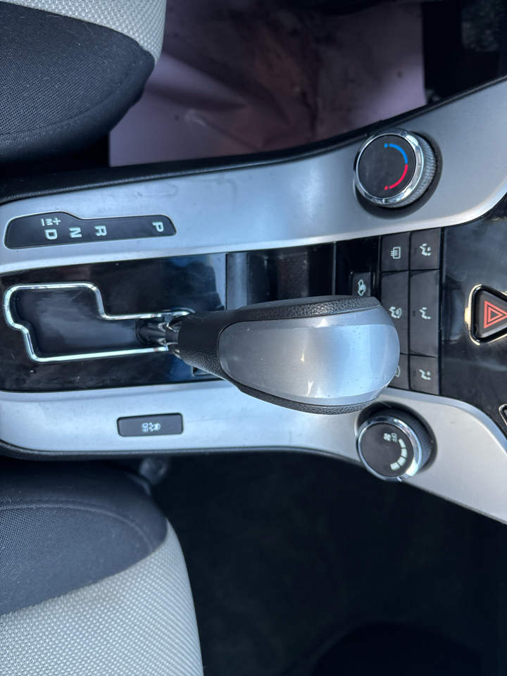 Chevrolet Cruze 4dr Sdn LS 2012