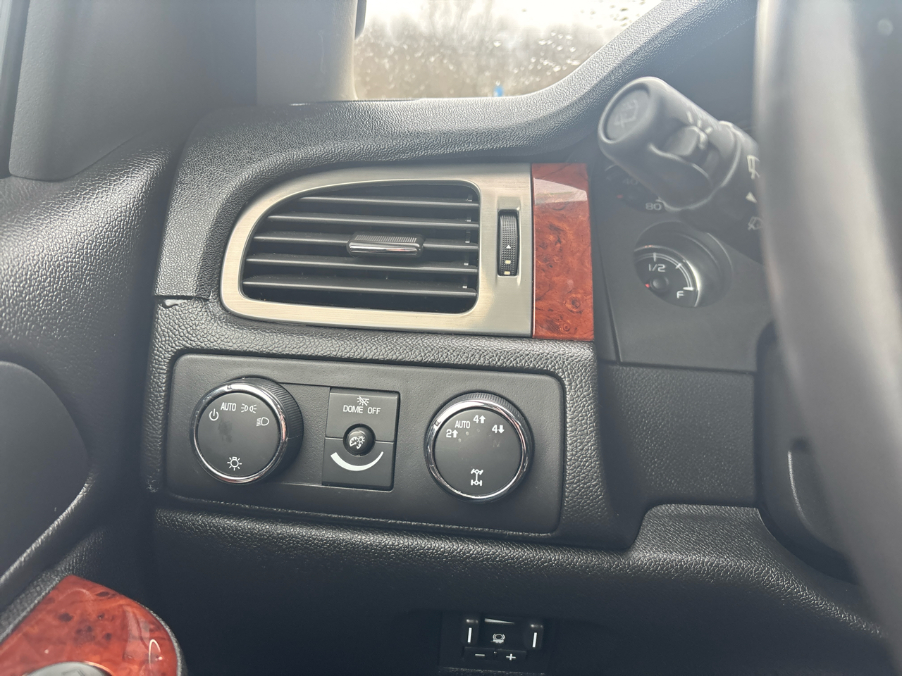 Chevrolet Tahoe 4WD 4dr 1500 LS 2011