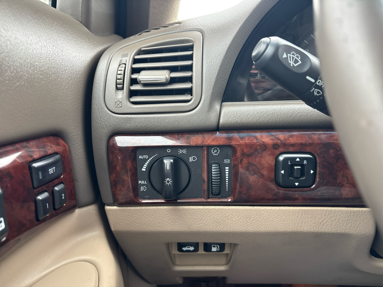 Lincoln LS 4dr Sdn V6 Auto w/Convenience Pkg 2002