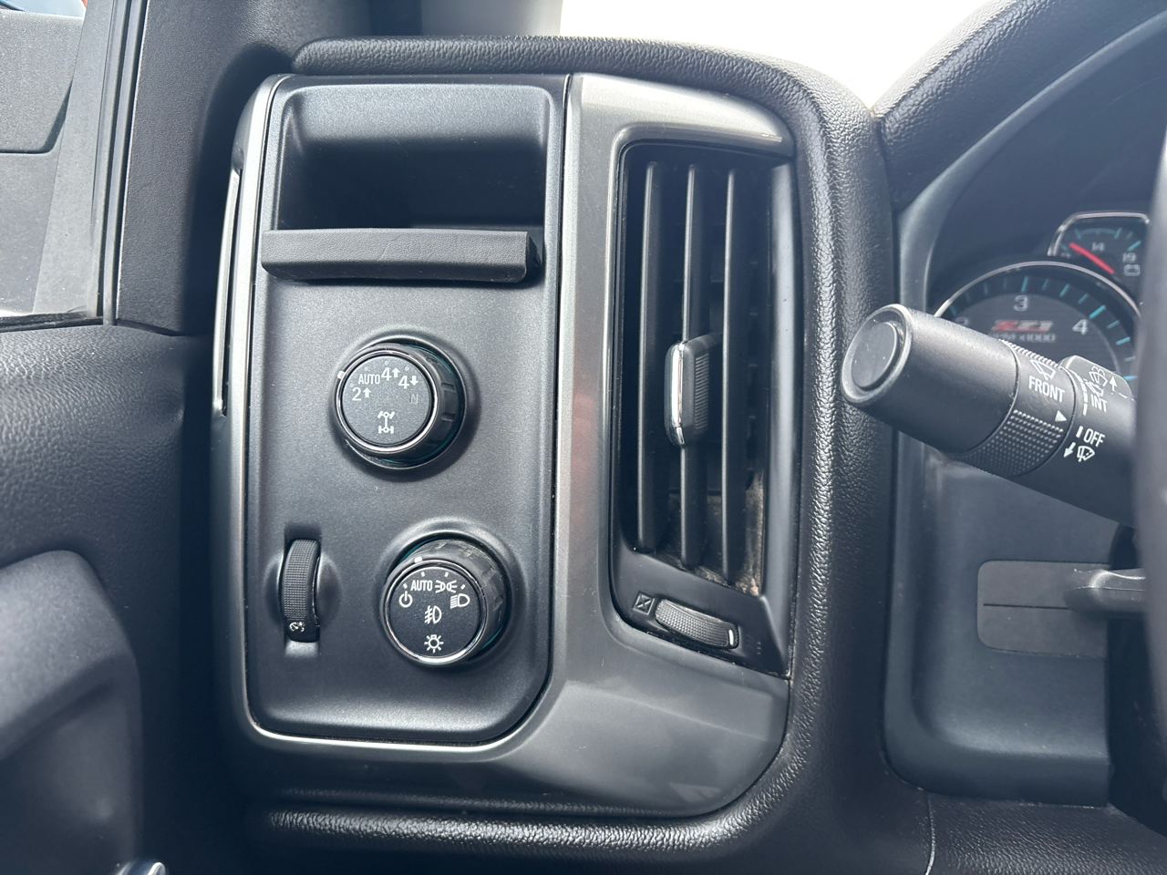 Chevrolet Silverado 1500 4WD Double Cab 143.5" LT w/2LT 2018