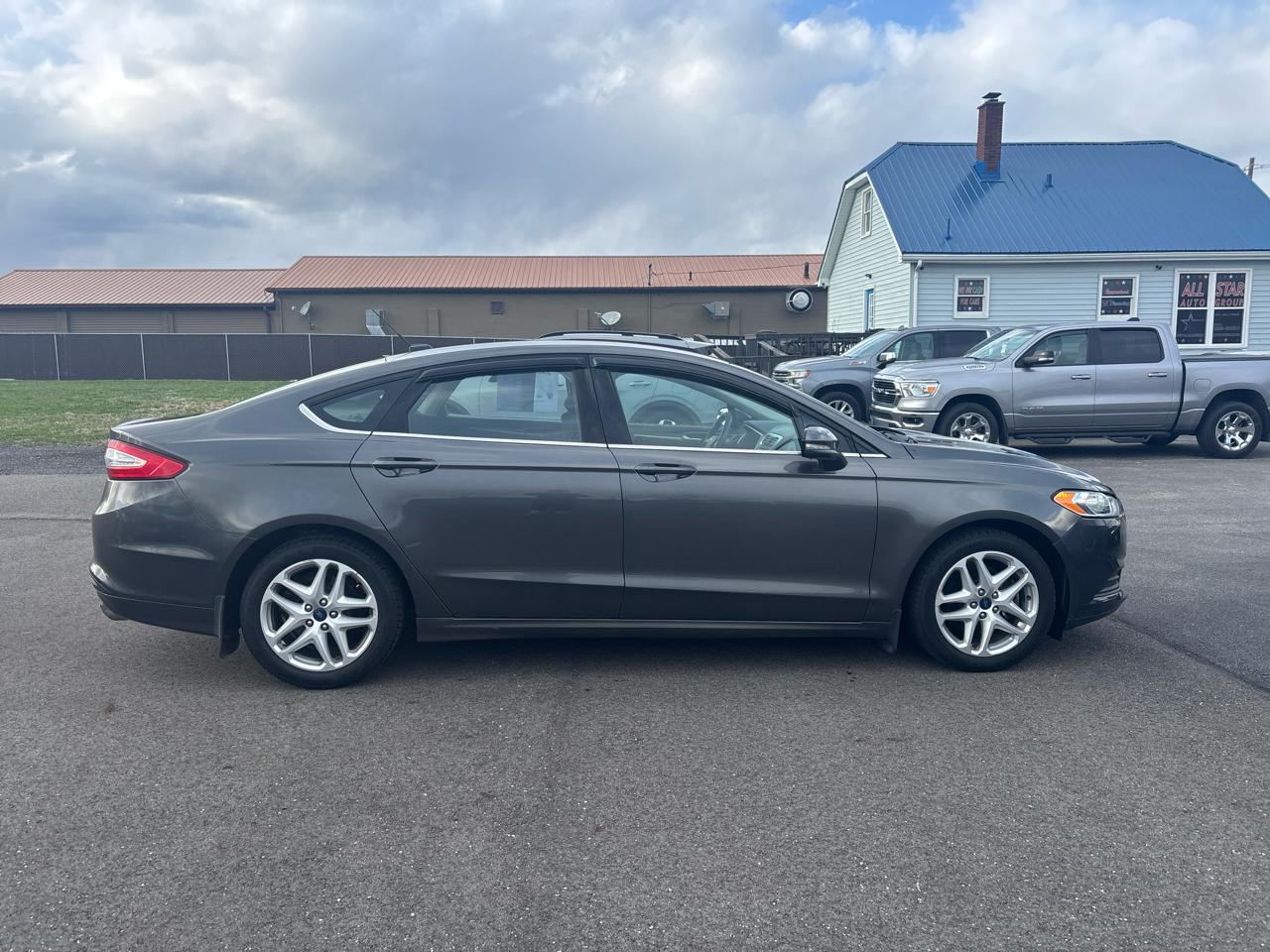 Ford Fusion 4dr Sdn SE FWD 2016