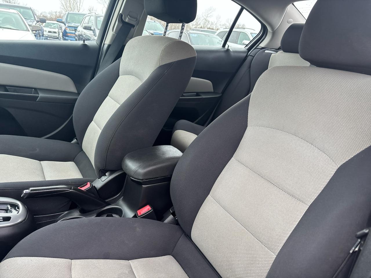 Chevrolet Cruze 4dr Sdn LS 2012