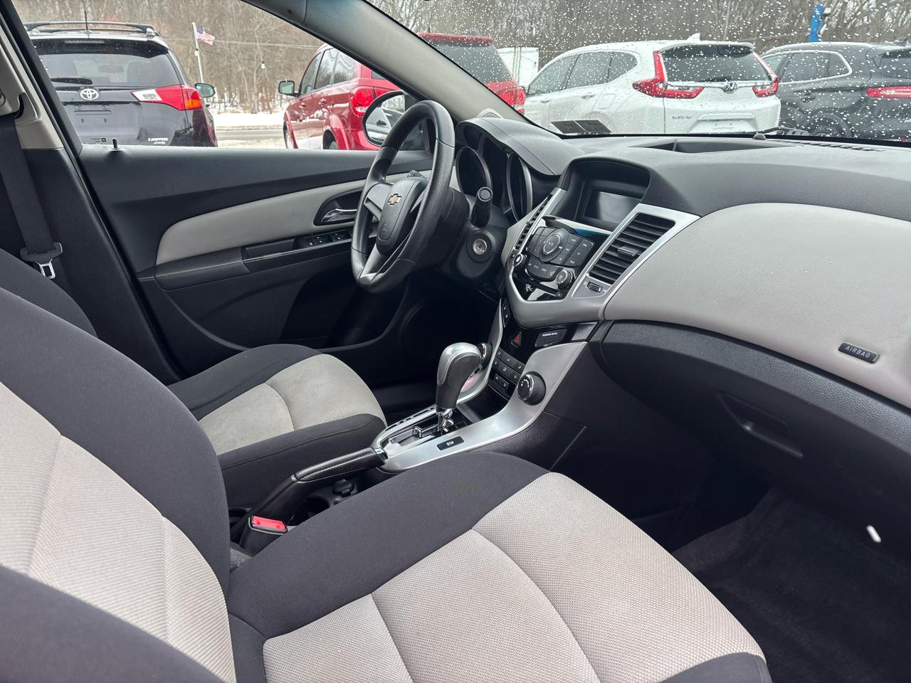 Chevrolet Cruze 4dr Sdn LS 2012