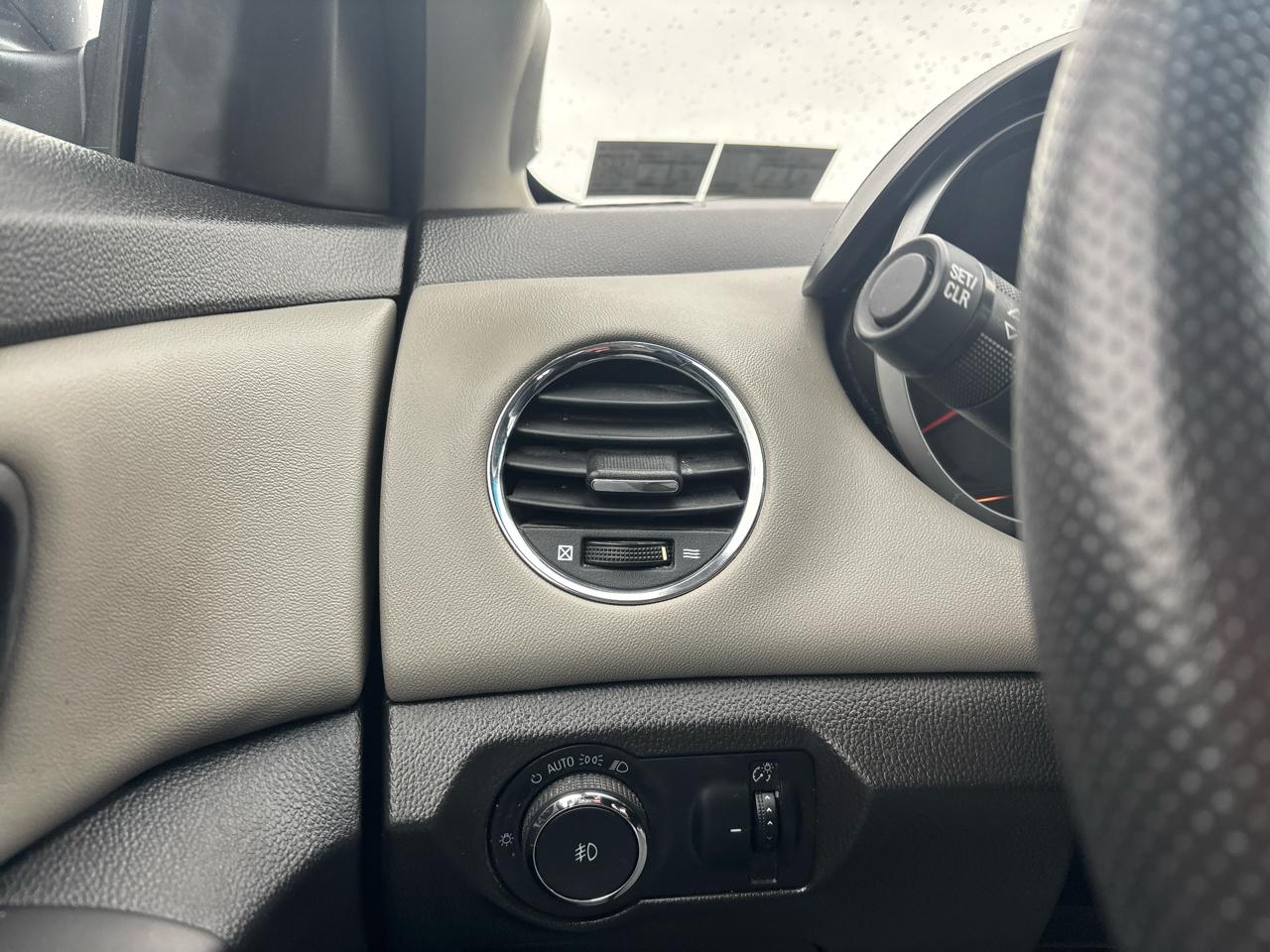 Chevrolet Cruze 4dr Sdn LS 2012