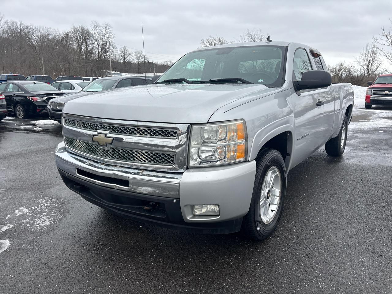Chevrolet Silverado 1500 4WD Ext Cab 143.5" LT 2010