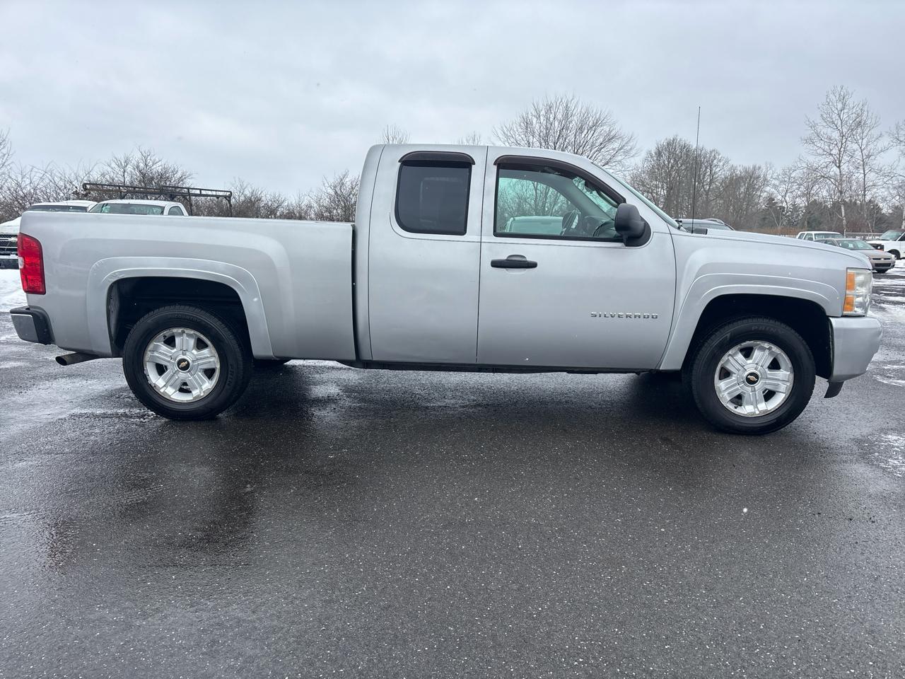 Chevrolet Silverado 1500 4WD Ext Cab 143.5" LT 2010