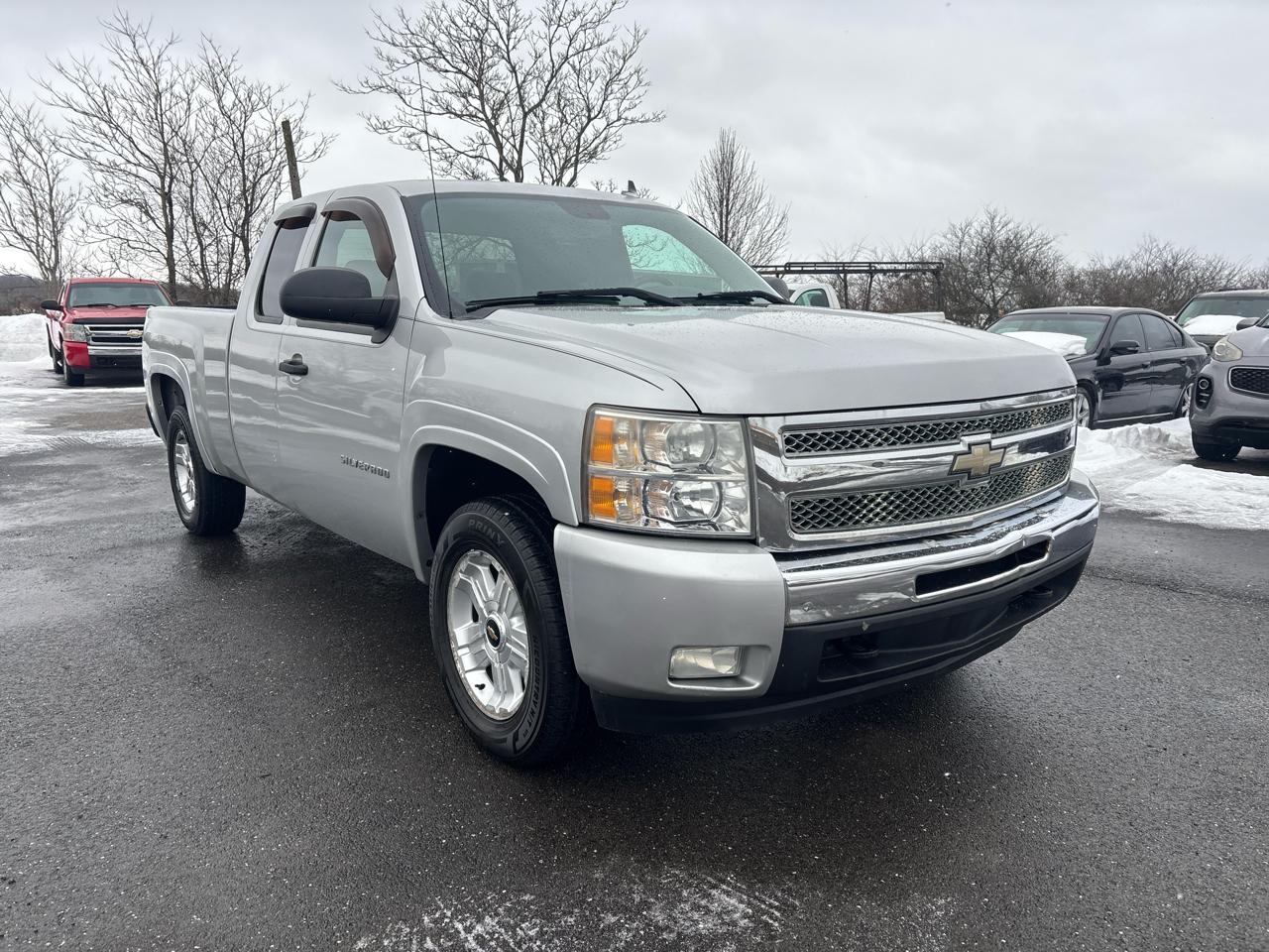 Chevrolet Silverado 1500 4WD Ext Cab 143.5" LT 2010