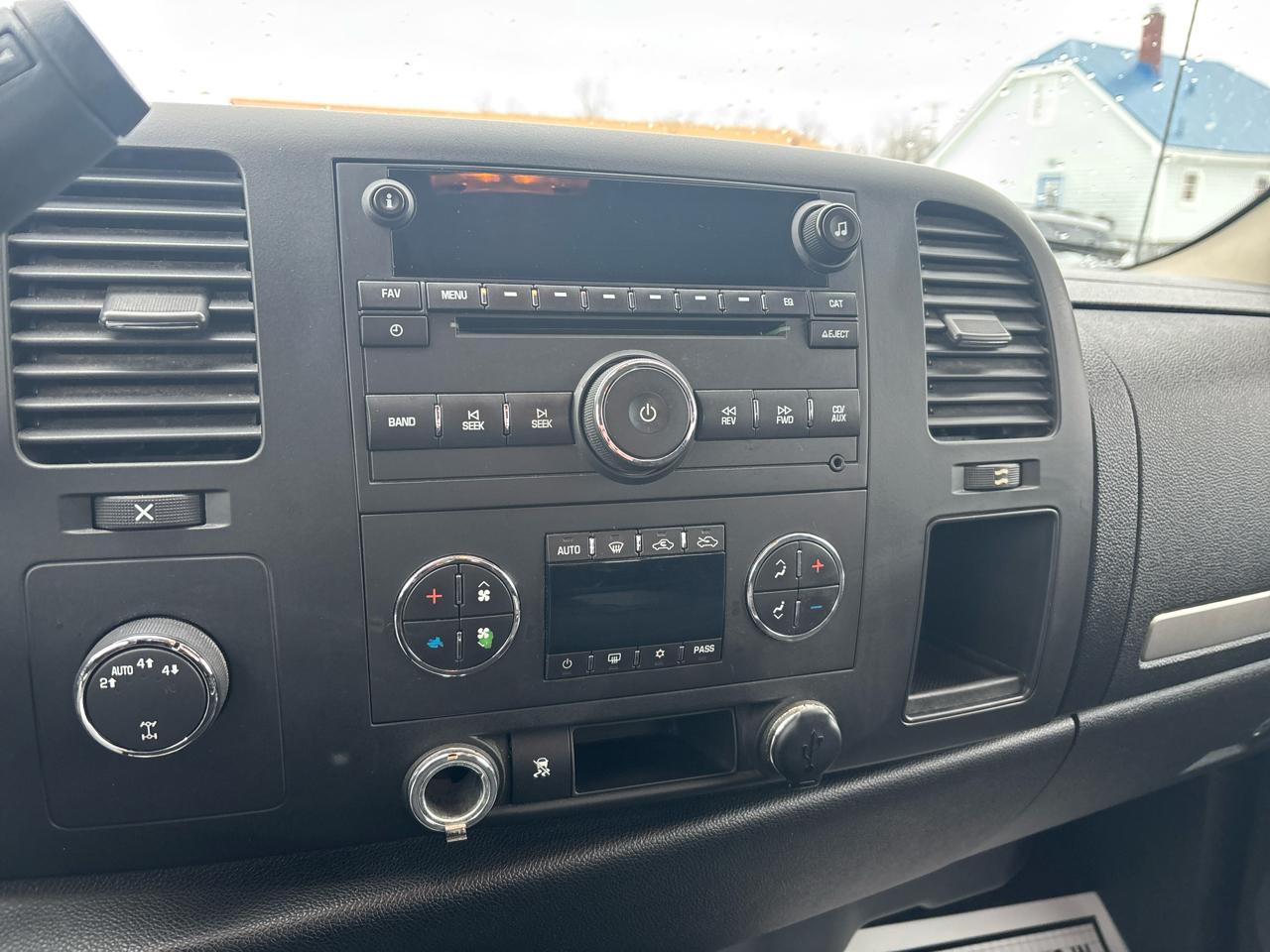 Chevrolet Silverado 1500 4WD Ext Cab 143.5" LT 2010