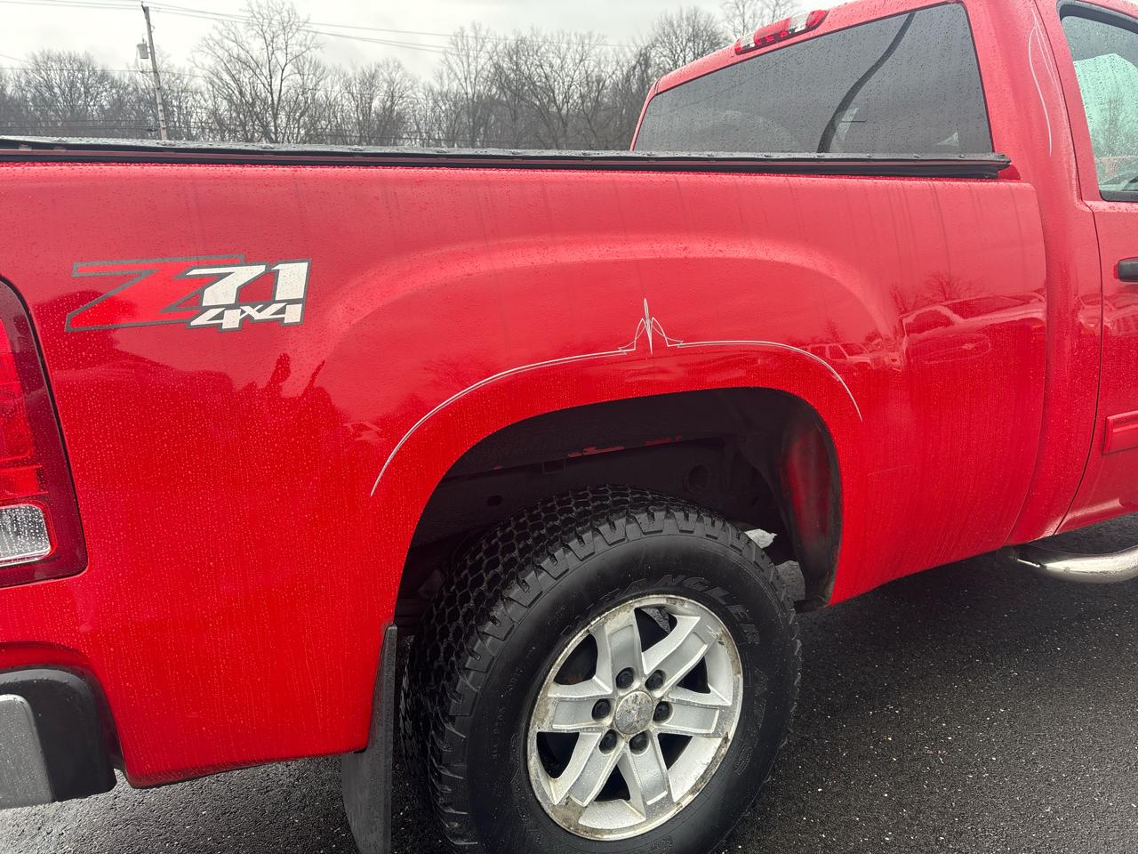 GMC Sierra 1500 4WD Reg Cab 119.0" SLE 2010