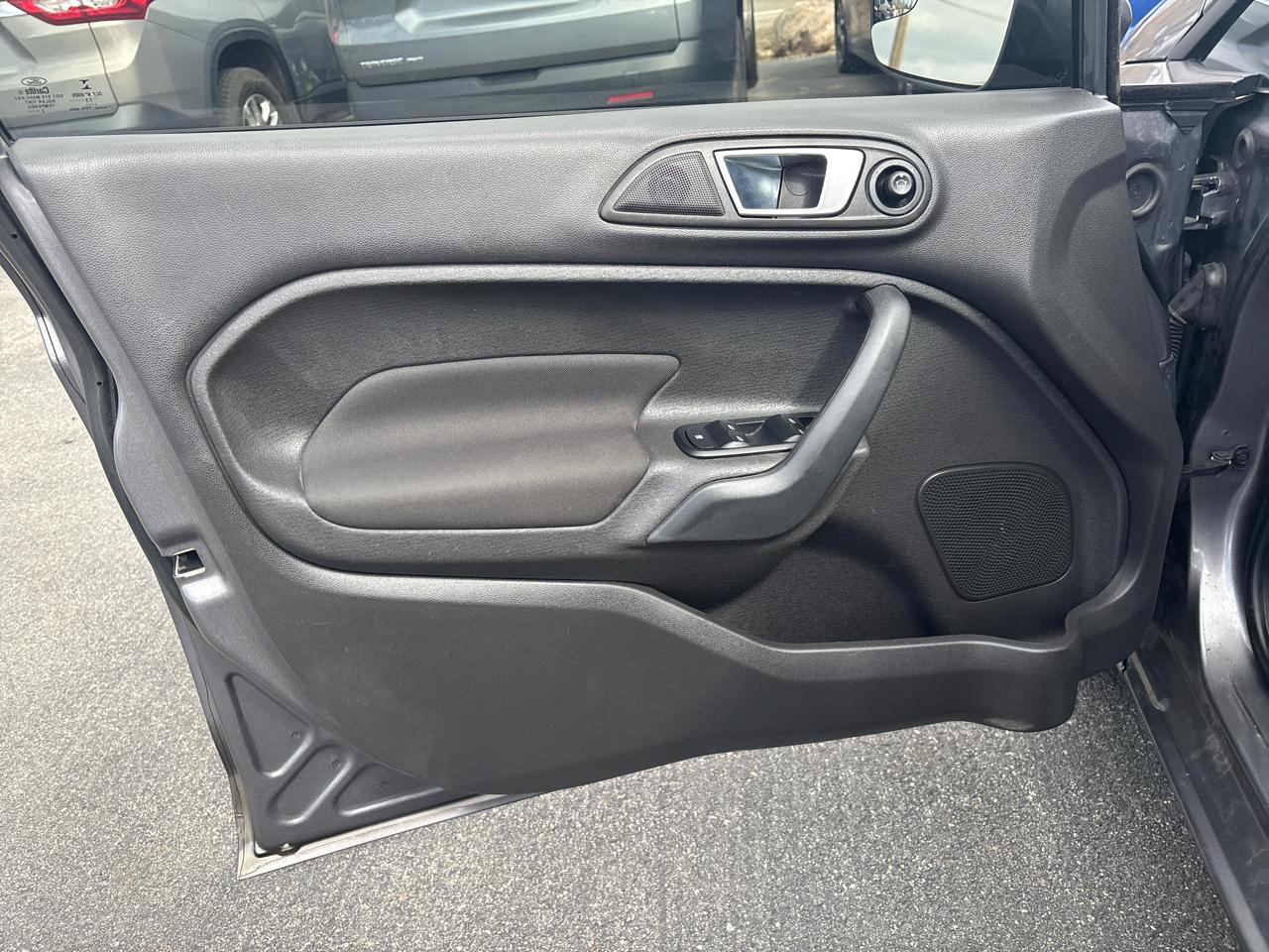 Ford Fiesta 4dr Sdn SE 2014