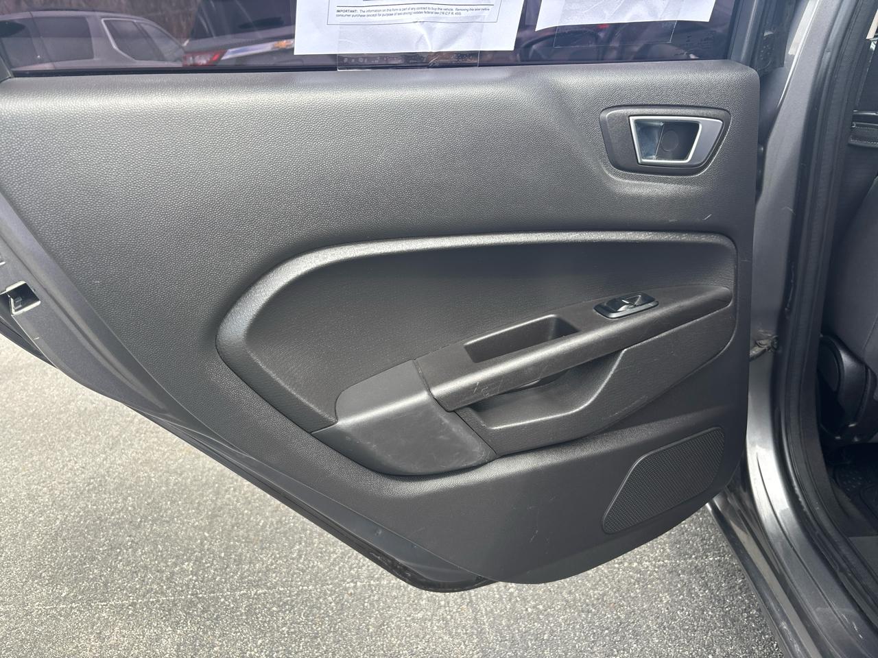 Ford Fiesta 4dr Sdn SE 2014