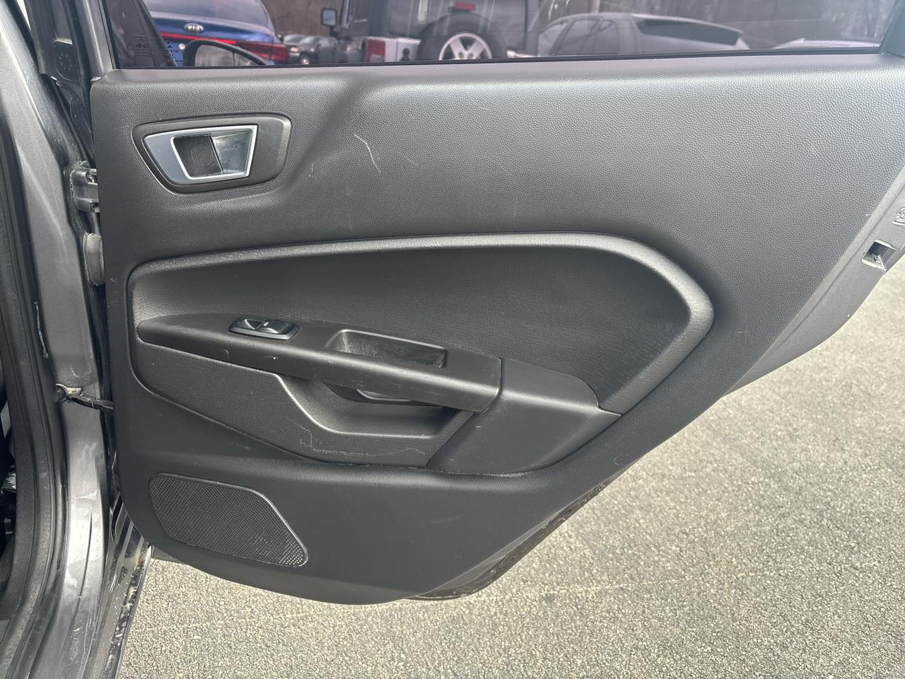 Ford Fiesta 4dr Sdn SE 2014