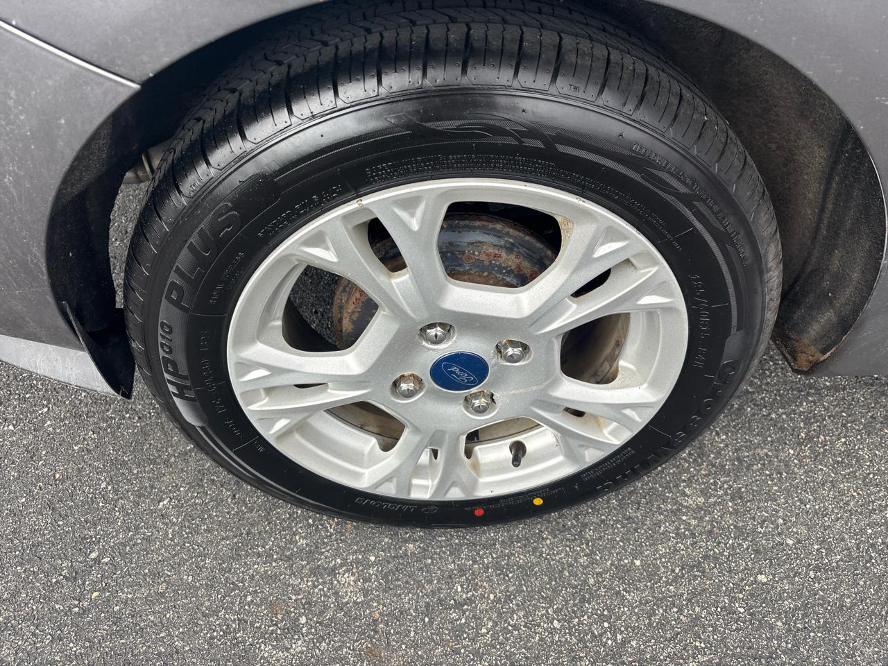 Ford Fiesta 4dr Sdn SE 2014