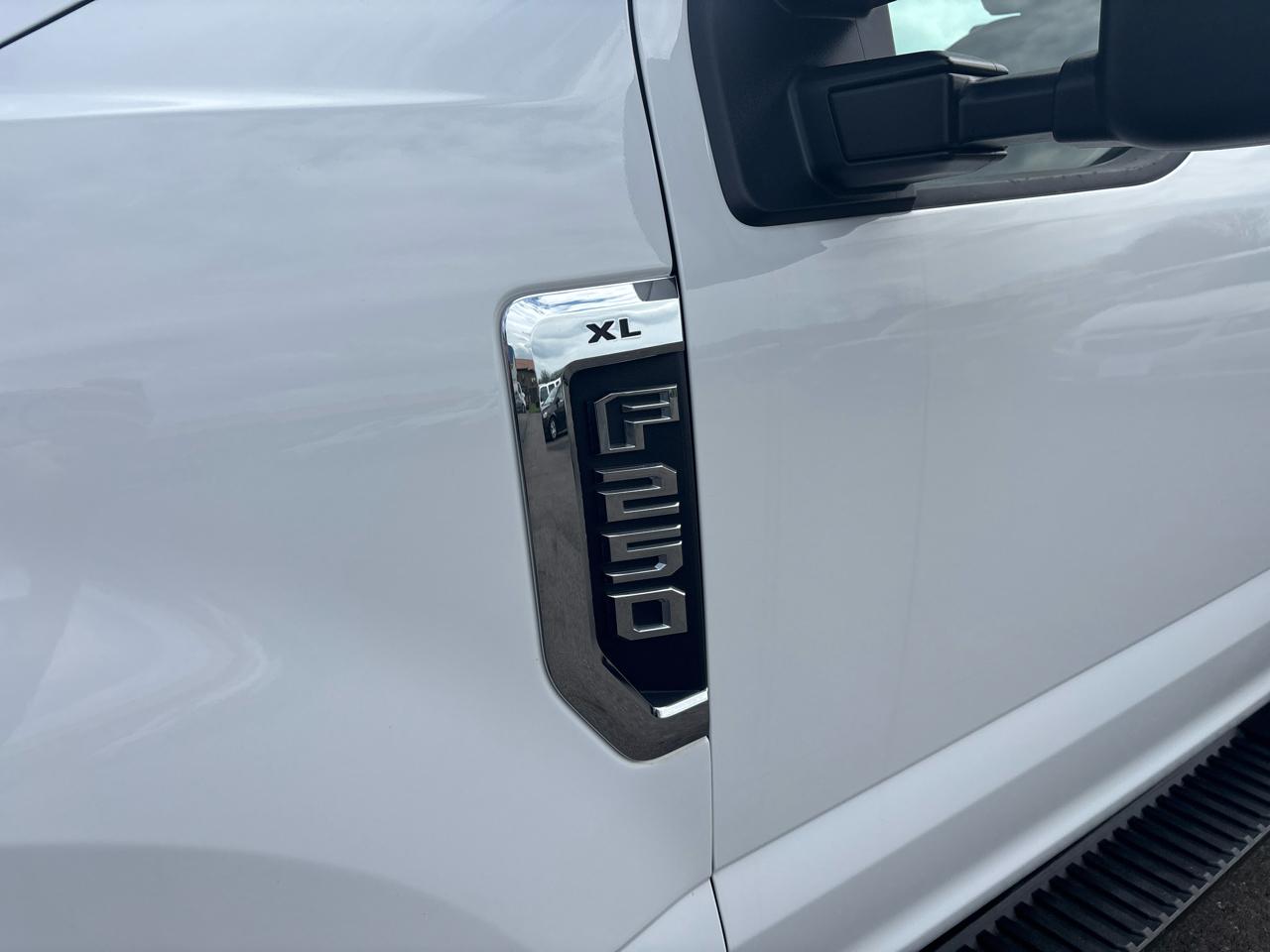 Ford Super Duty F-250 SRW XLT 2WD Reg Cab 8' Box 2021