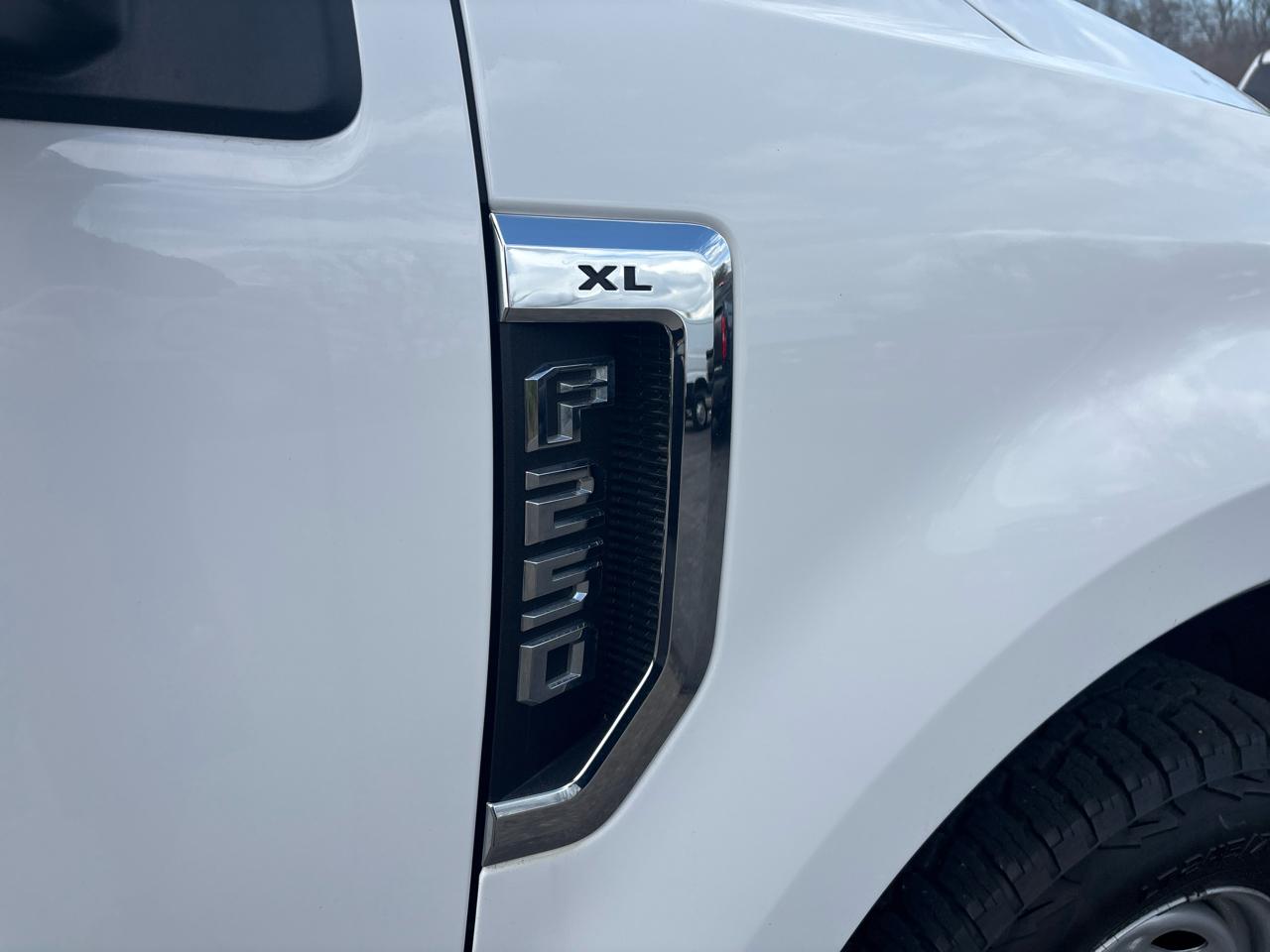 Ford Super Duty F-250 SRW XLT 2WD Reg Cab 8' Box 2021