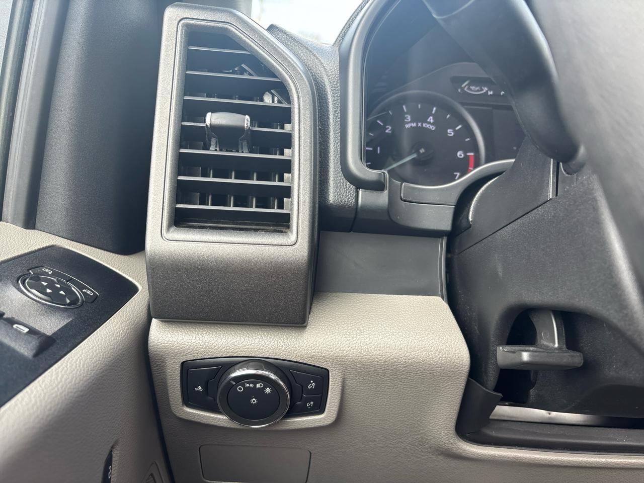 Ford Super Duty F-250 SRW XLT 2WD Reg Cab 8' Box 2021