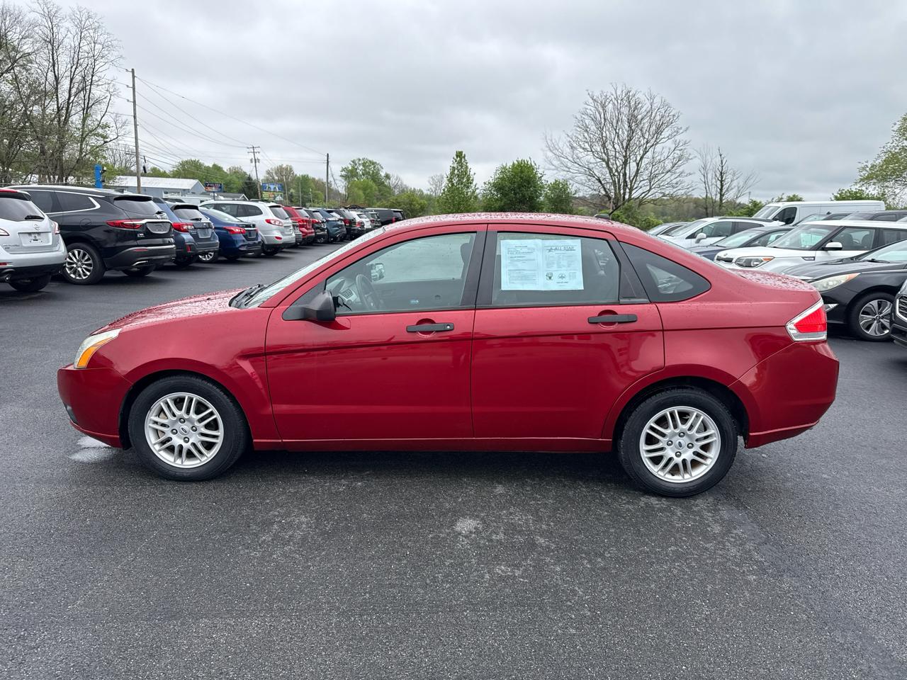 Ford Focus 4dr Sdn SE 2010