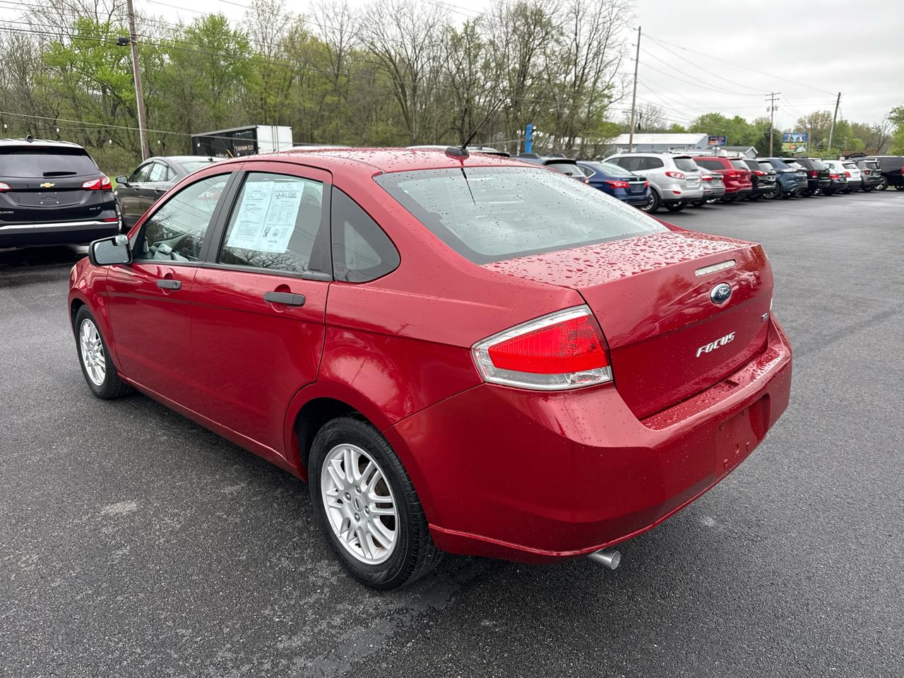 Ford Focus 4dr Sdn SE 2010