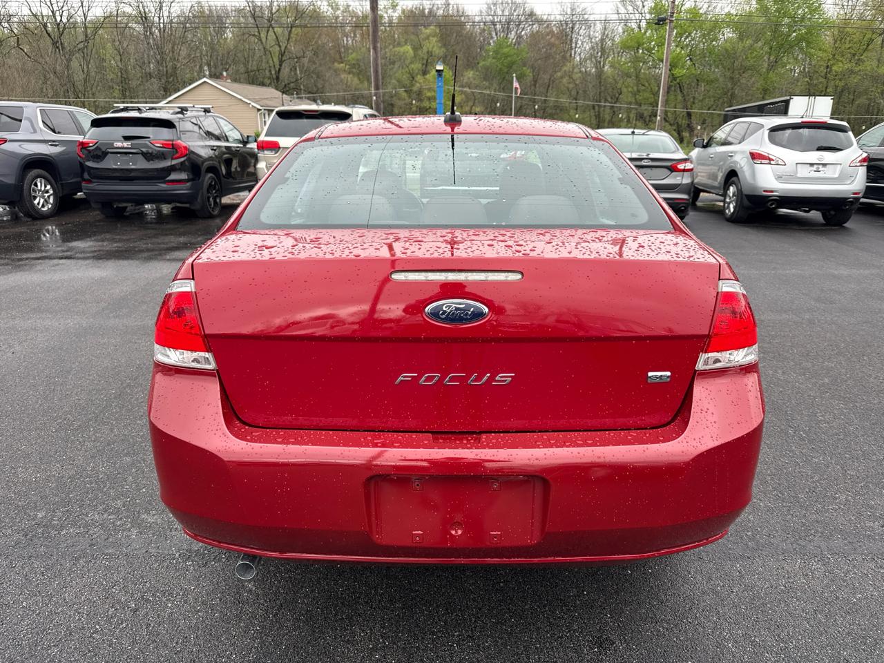 Ford Focus 4dr Sdn SE 2010