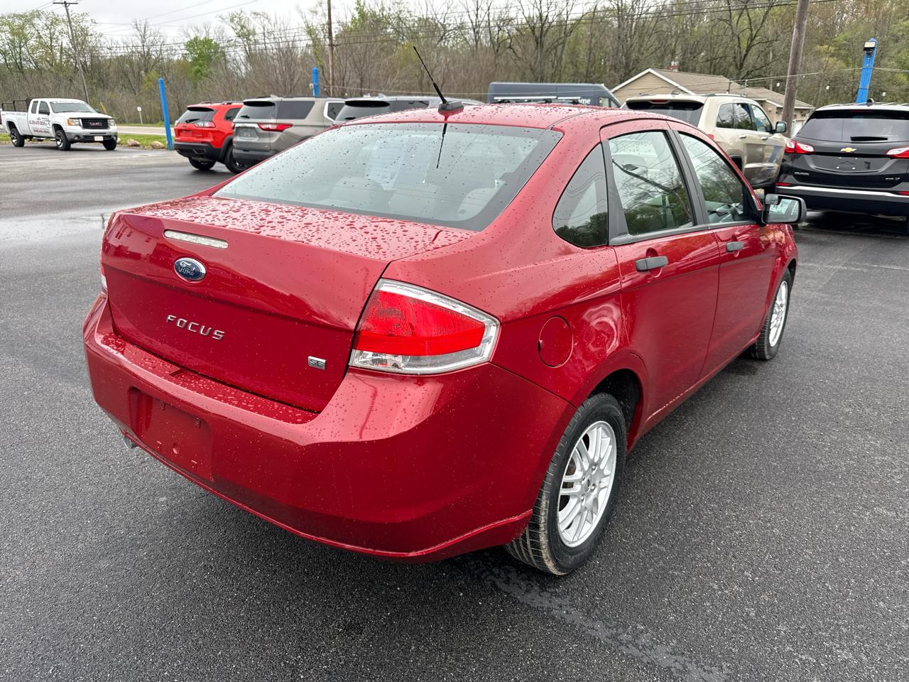 Ford Focus 4dr Sdn SE 2010