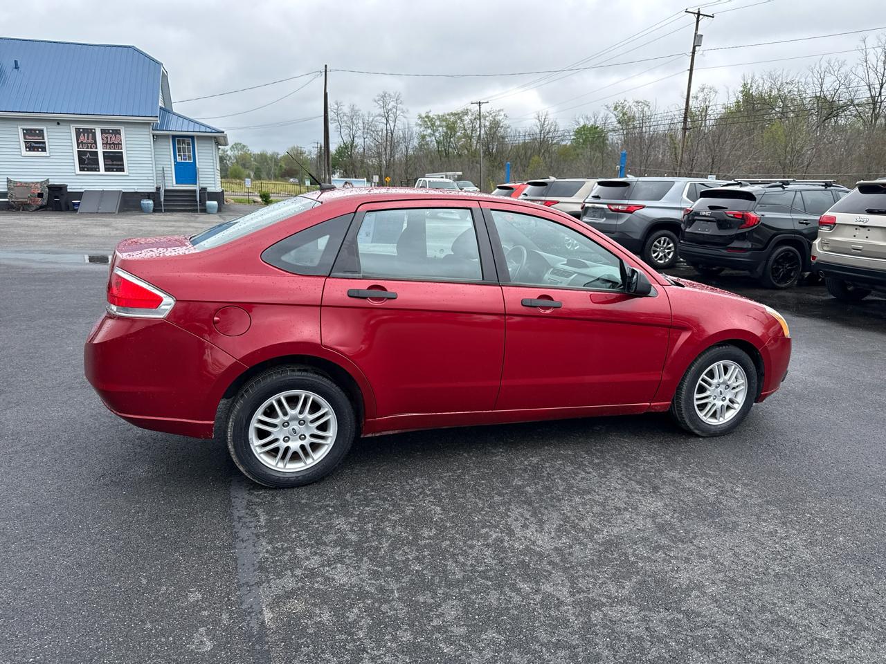 Ford Focus 4dr Sdn SE 2010