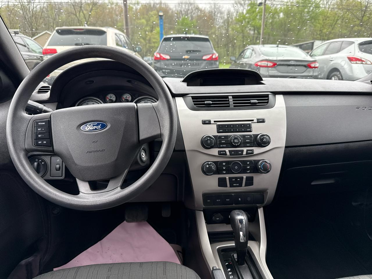 Ford Focus 4dr Sdn SE 2010