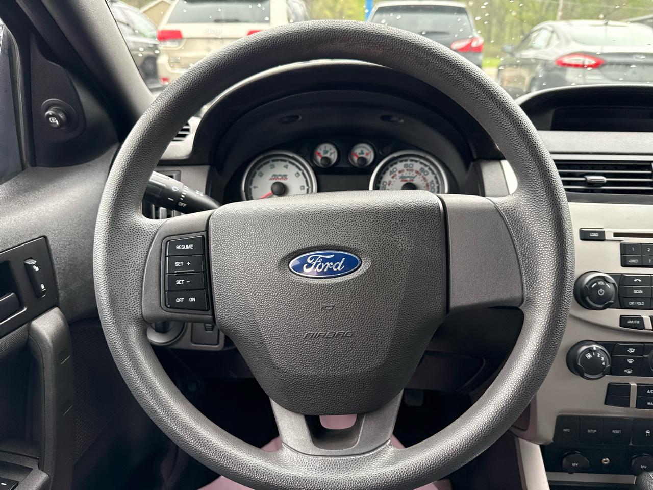 Ford Focus 4dr Sdn SE 2010