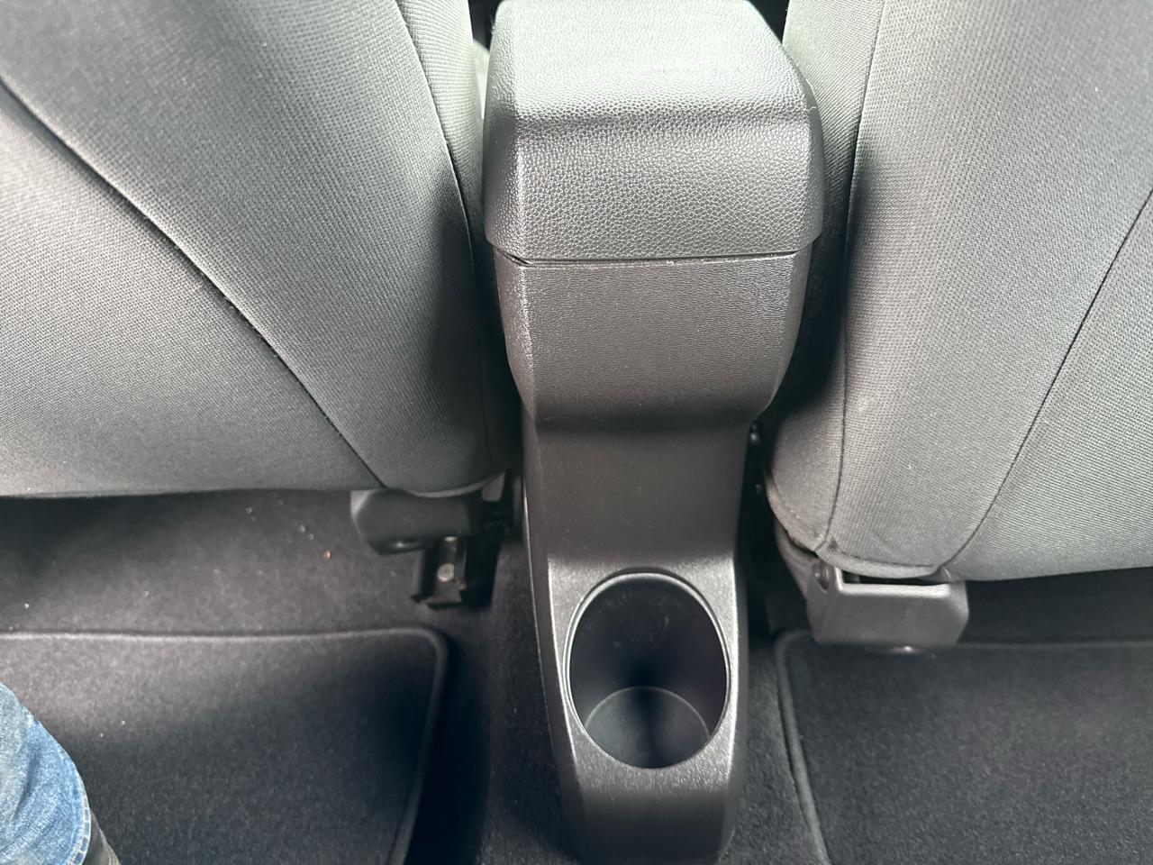 Ford Focus 4dr Sdn SE 2010