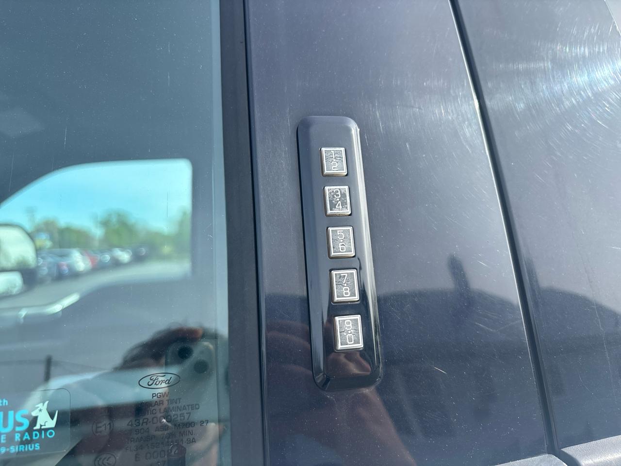 Ford Super Duty F-250 SRW XLT 4WD SuperCab 6.75' Box 2017