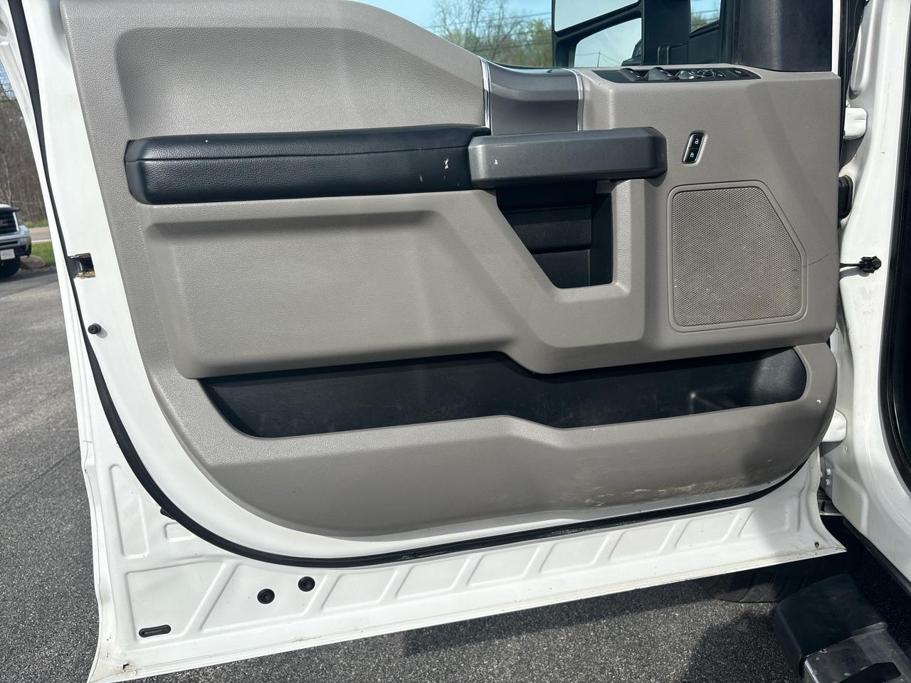 Ford Super Duty F-250 SRW XLT 4WD SuperCab 6.75' Box 2017