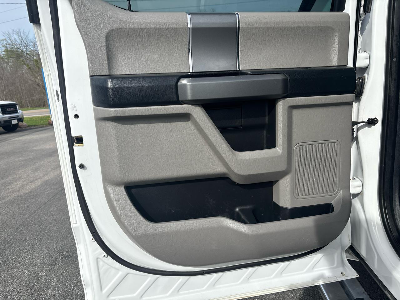 Ford Super Duty F-250 SRW XLT 4WD SuperCab 6.75' Box 2017