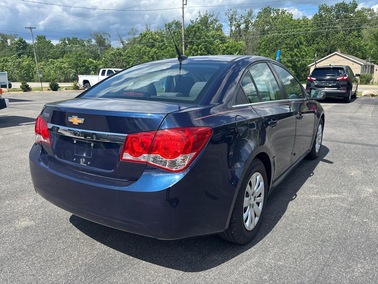 Chevrolet Cruze 4dr Sdn LS 2011