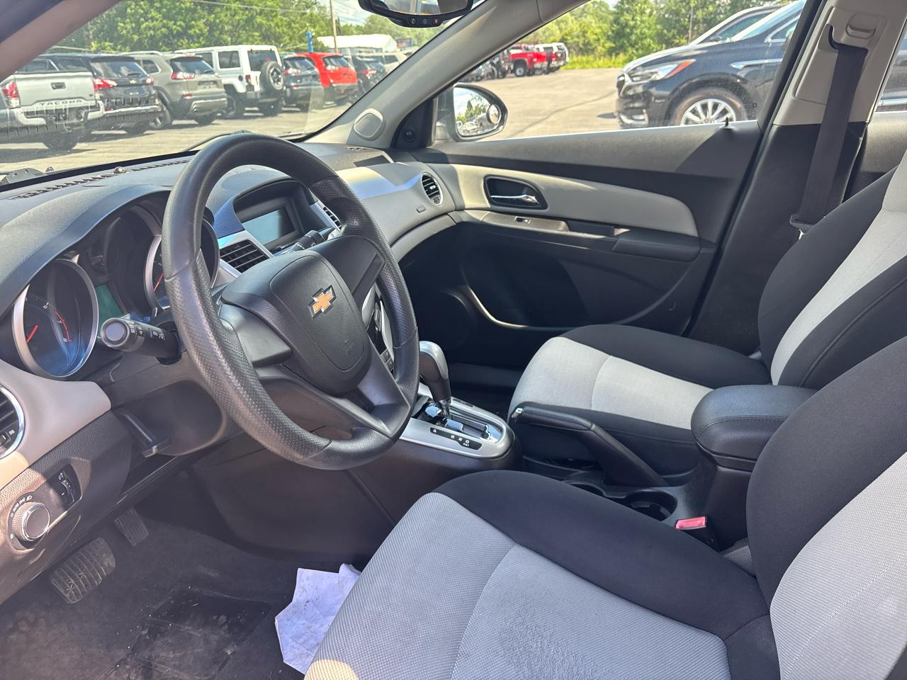 Chevrolet Cruze 4dr Sdn LS 2011