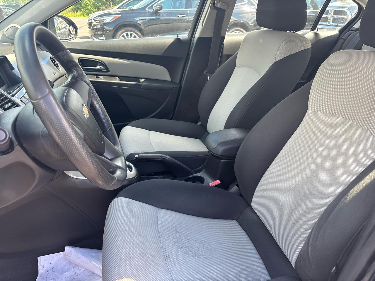 Chevrolet Cruze 4dr Sdn LS 2011