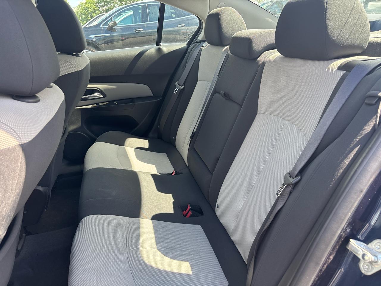 Chevrolet Cruze 4dr Sdn LS 2011
