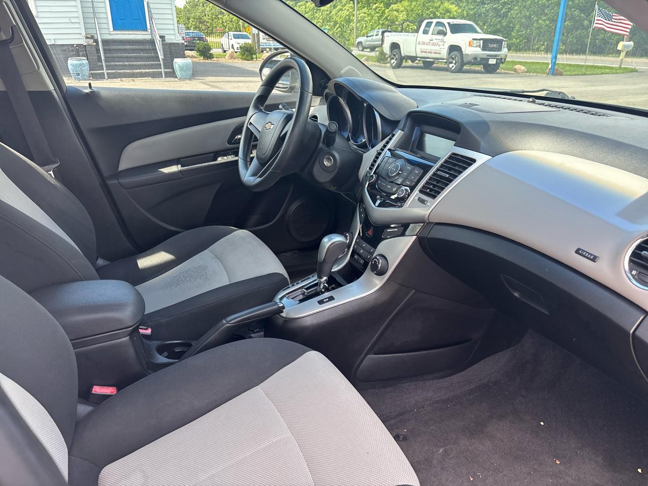 Chevrolet Cruze 4dr Sdn LS 2011