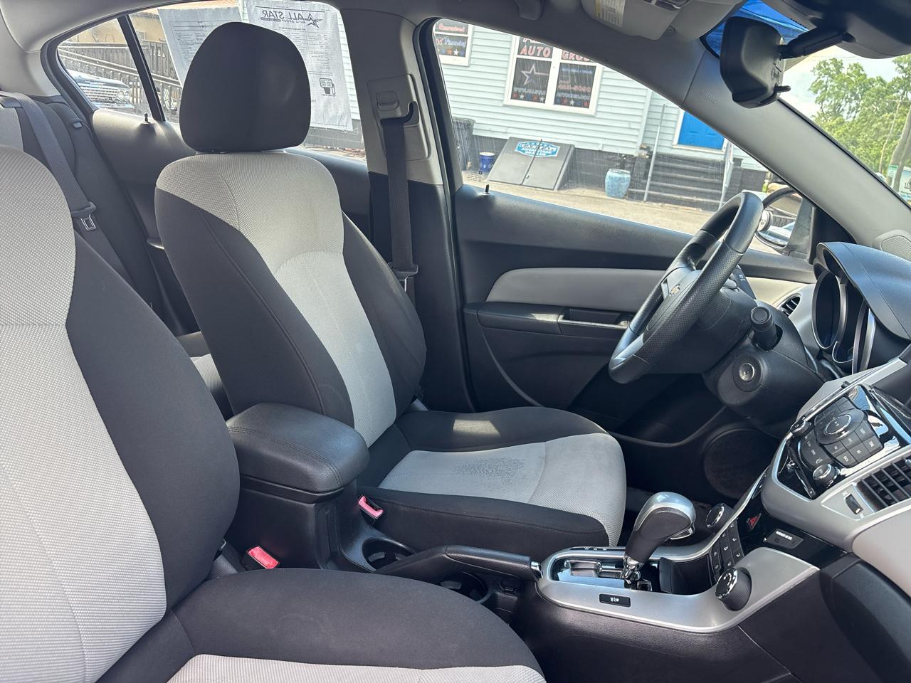 Chevrolet Cruze 4dr Sdn LS 2011