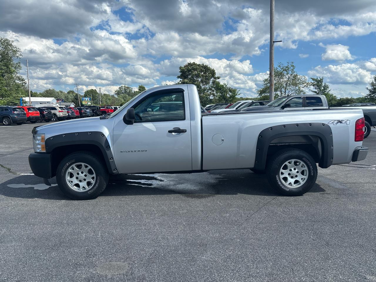Chevrolet Silverado 1500 4WD Reg Cab 133.0" Work Truck 2011