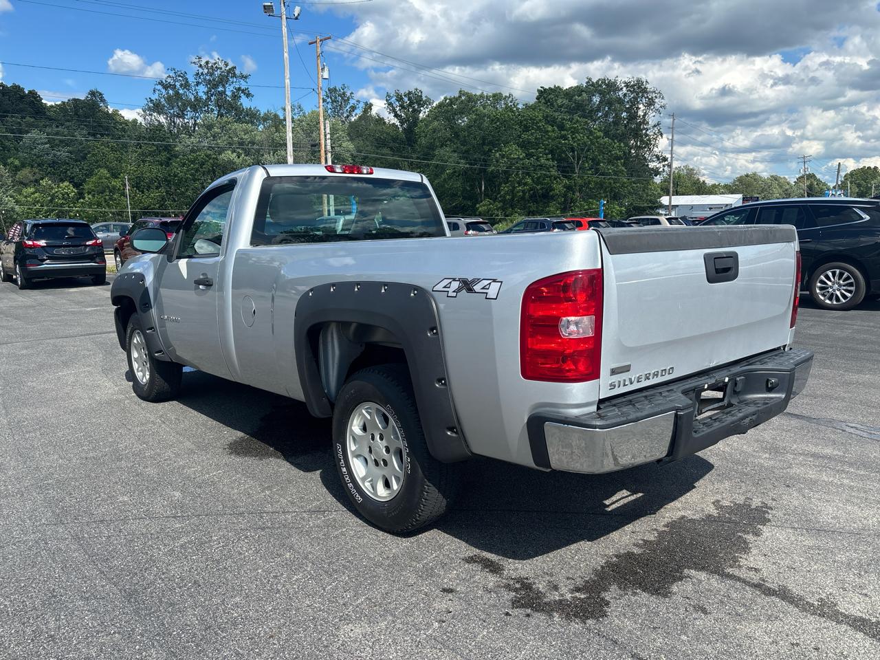 Chevrolet Silverado 1500 4WD Reg Cab 133.0" Work Truck 2011