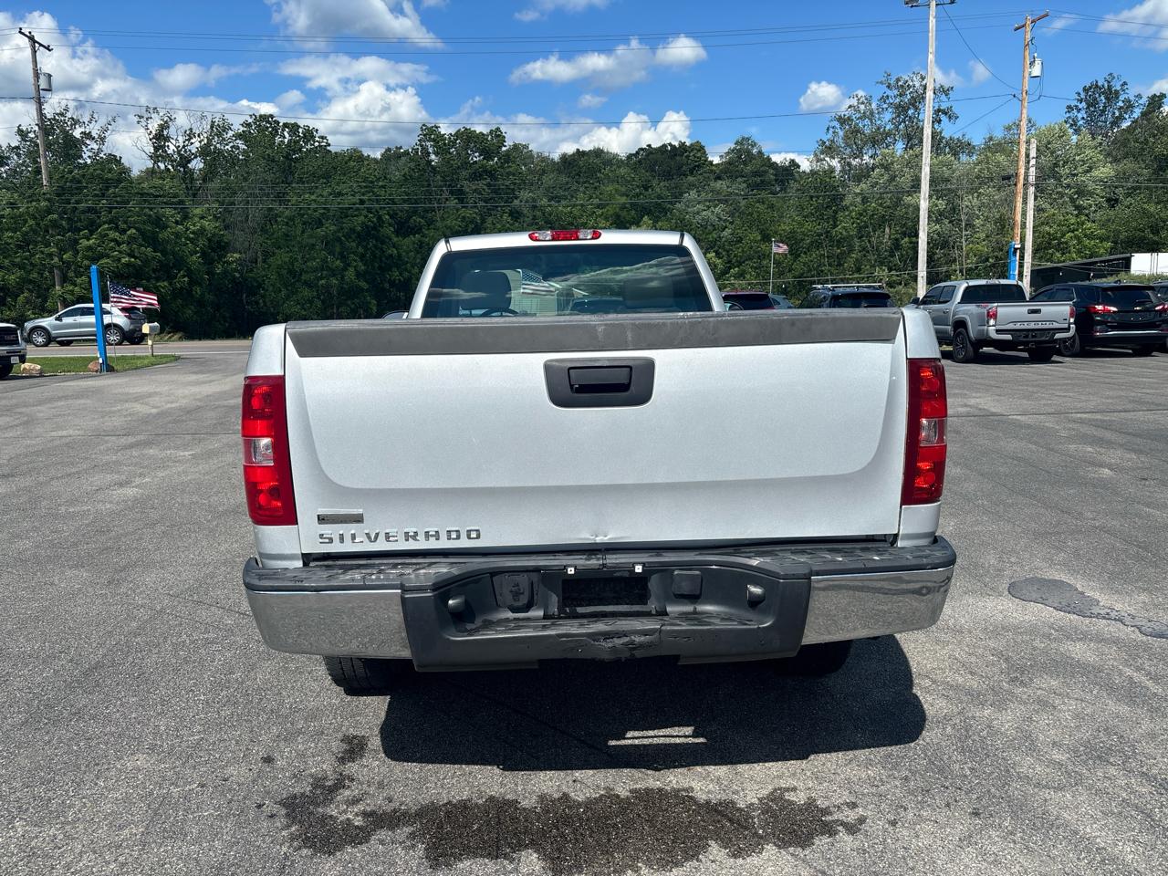 Chevrolet Silverado 1500 4WD Reg Cab 133.0" Work Truck 2011