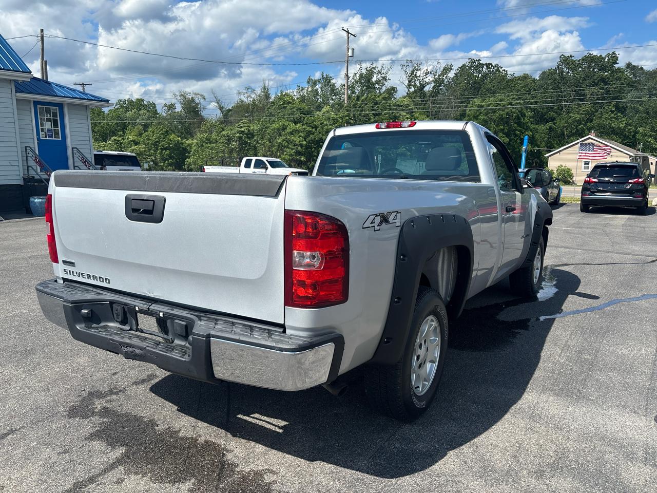 Chevrolet Silverado 1500 4WD Reg Cab 133.0" Work Truck 2011