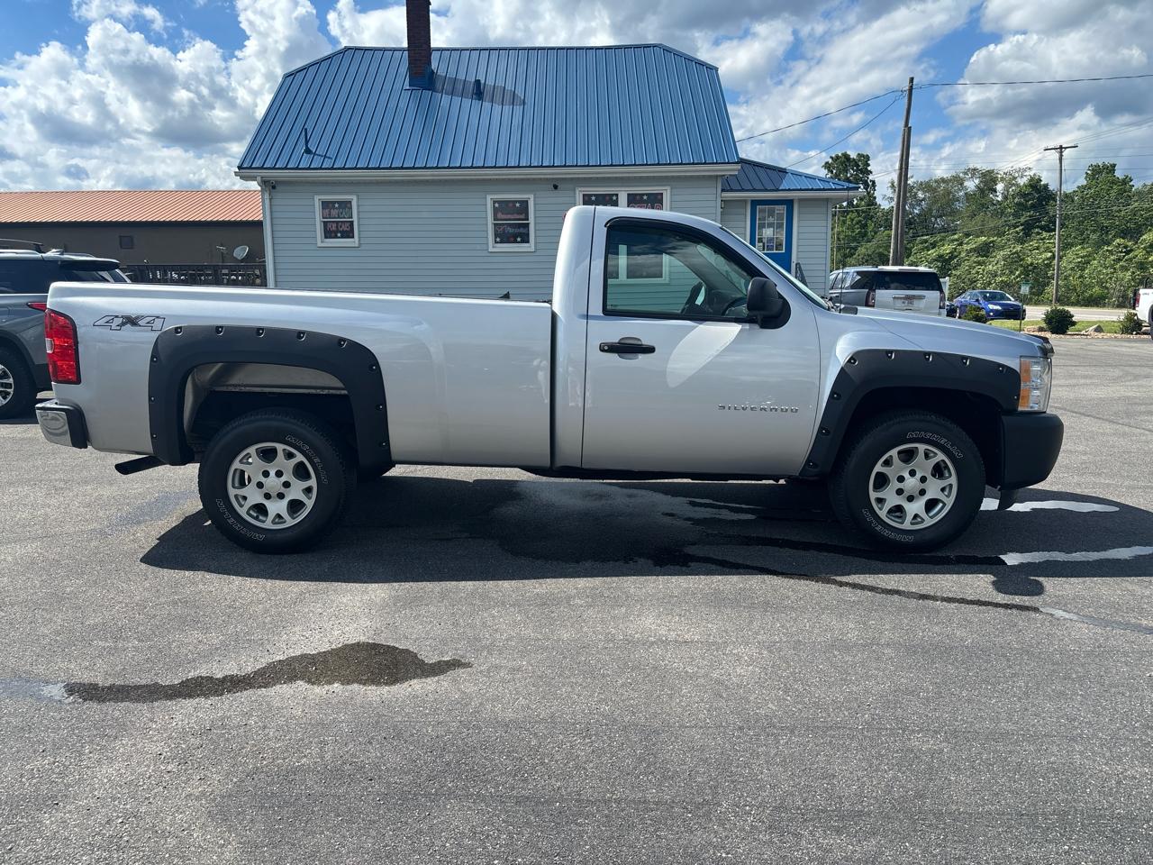 Chevrolet Silverado 1500 4WD Reg Cab 133.0" Work Truck 2011