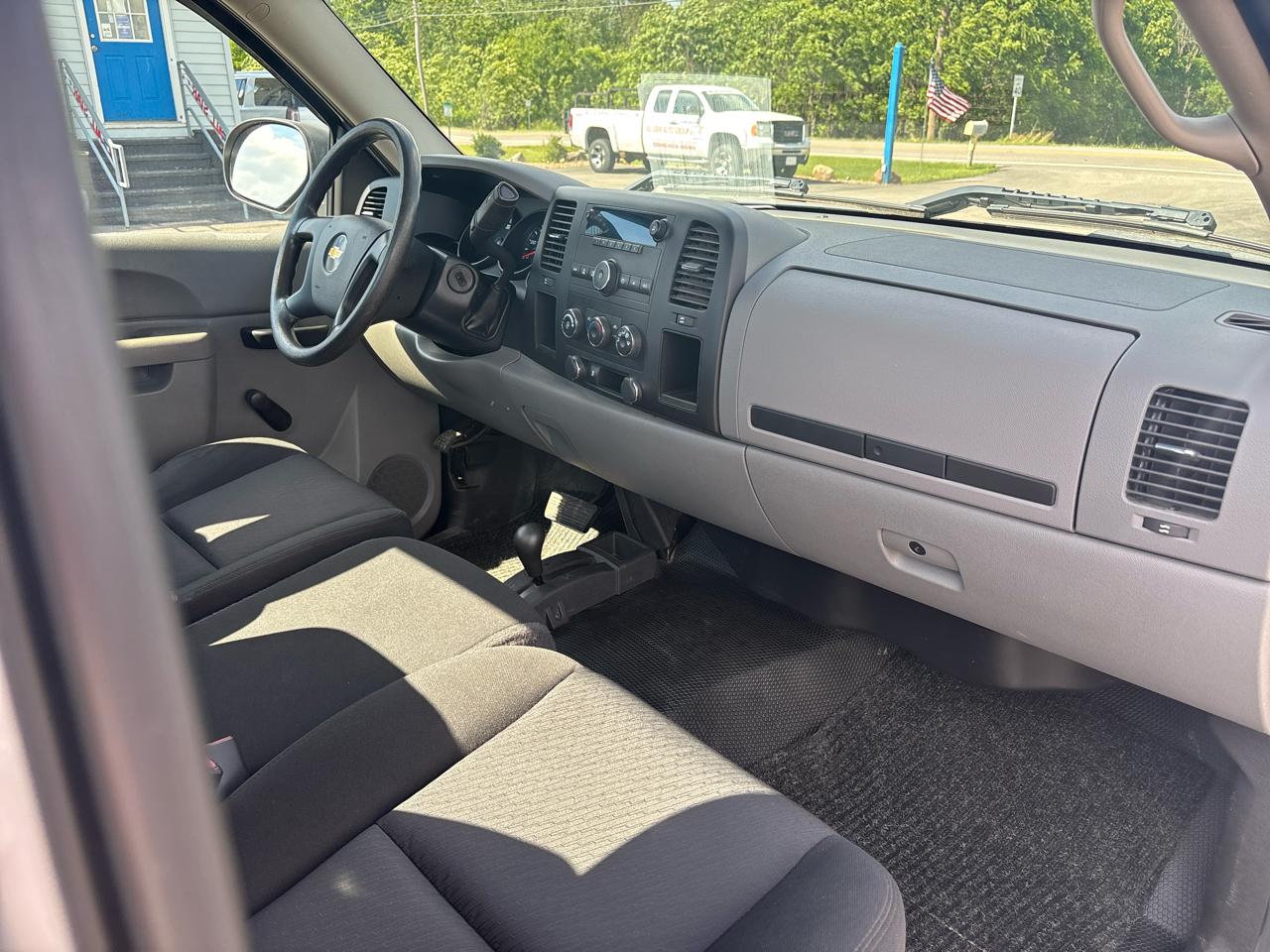 Chevrolet Silverado 1500 4WD Reg Cab 133.0" Work Truck 2011