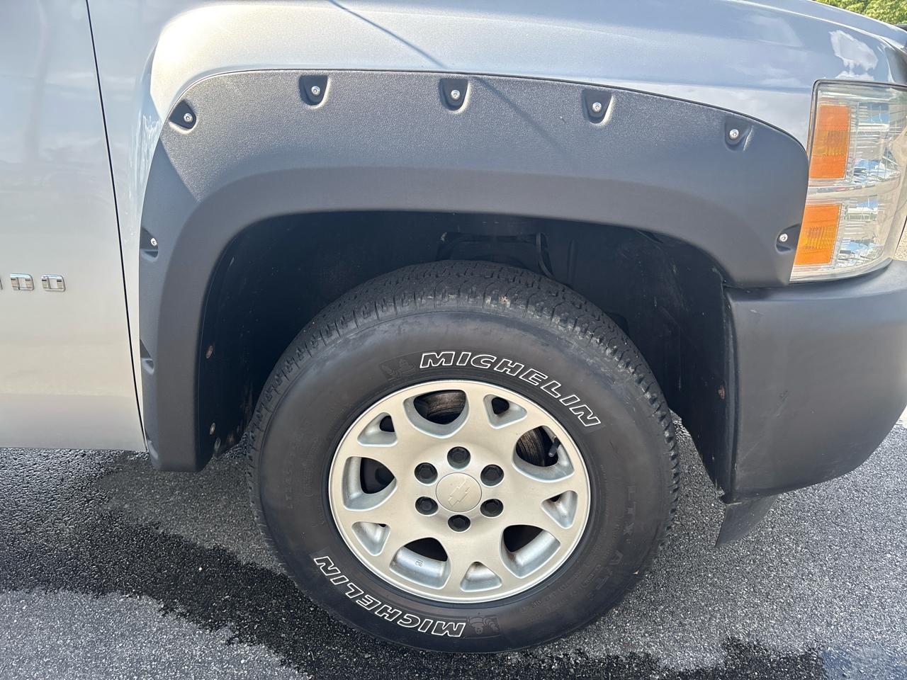 Chevrolet Silverado 1500 4WD Reg Cab 133.0" Work Truck 2011