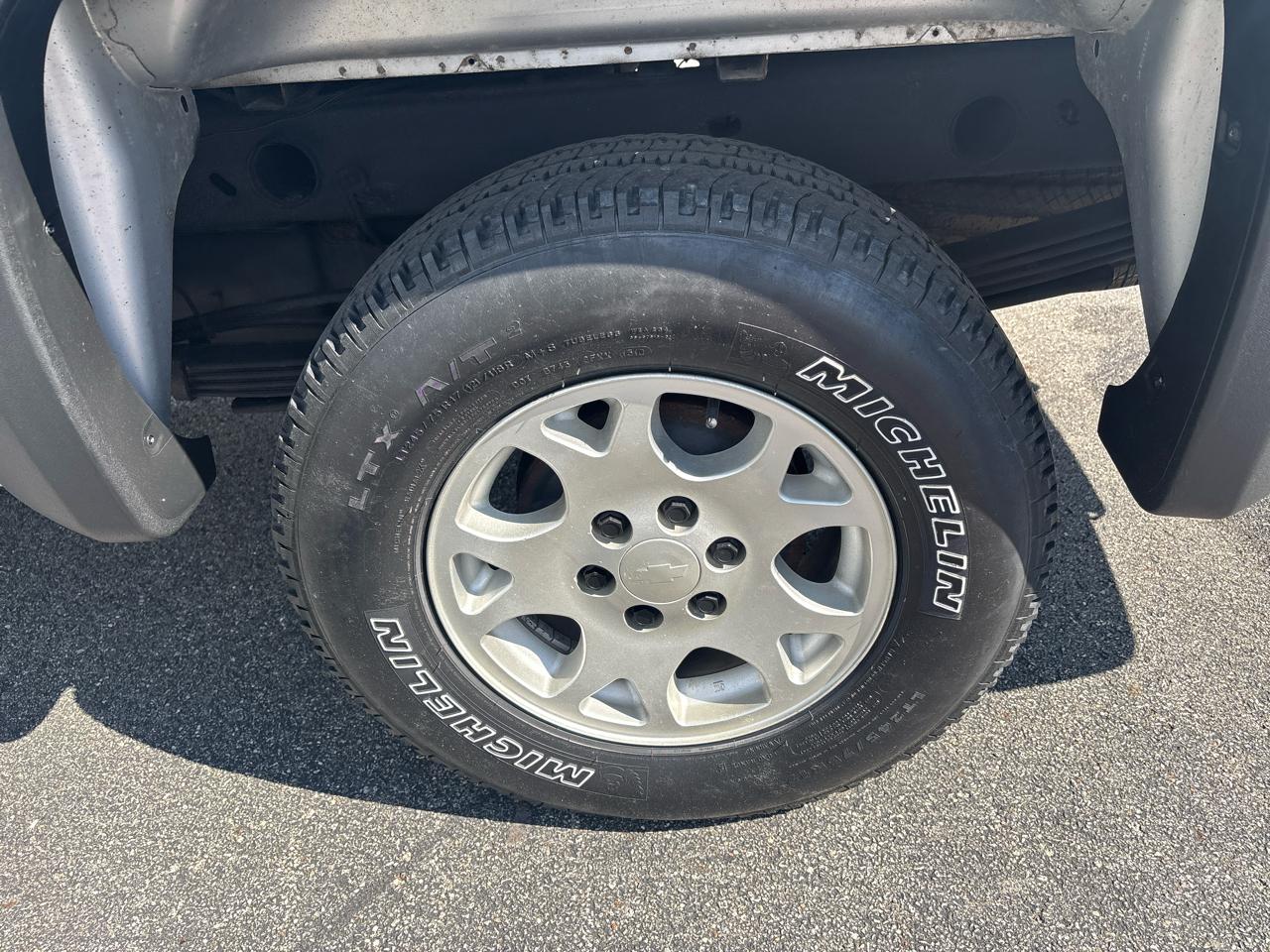 Chevrolet Silverado 1500 4WD Reg Cab 133.0" Work Truck 2011