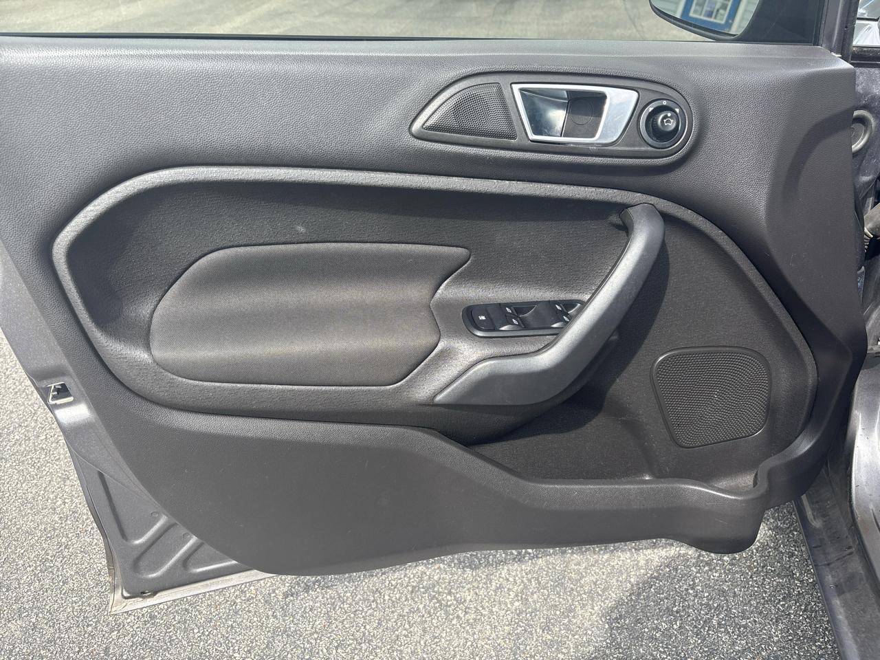 Ford Fiesta 4dr Sdn SE 2014