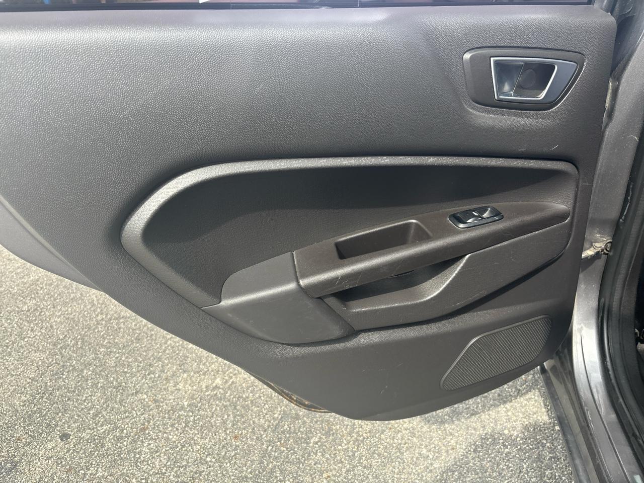 Ford Fiesta 4dr Sdn SE 2014