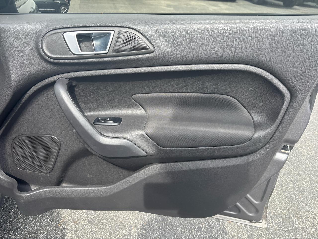 Ford Fiesta 4dr Sdn SE 2014